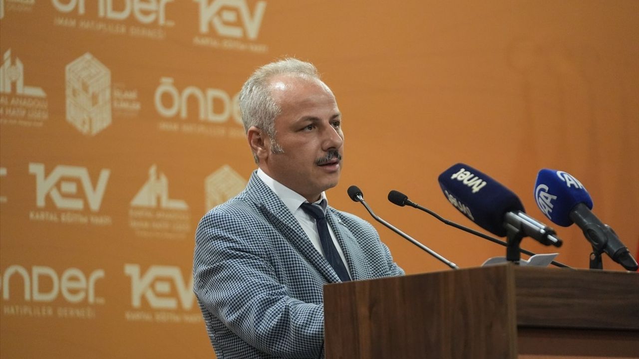 İslami İlimler Çalıştayı '25', Kartal Anadolu İmam Hatip Lisesi'nde Başladı