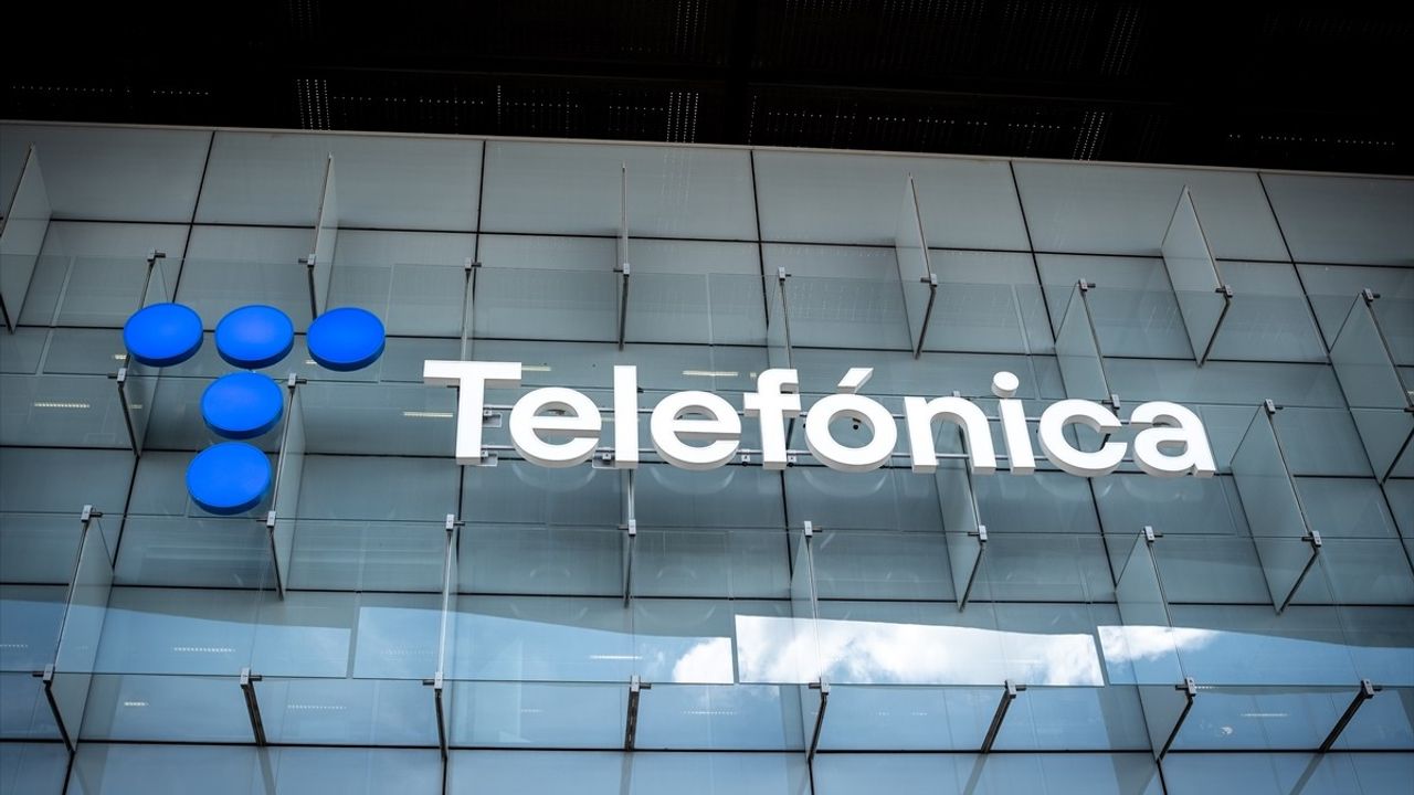 İspanya'da Telefonica Ağı Güncellemesi Nedeniyle Telefon ve İnternet Kesintisi