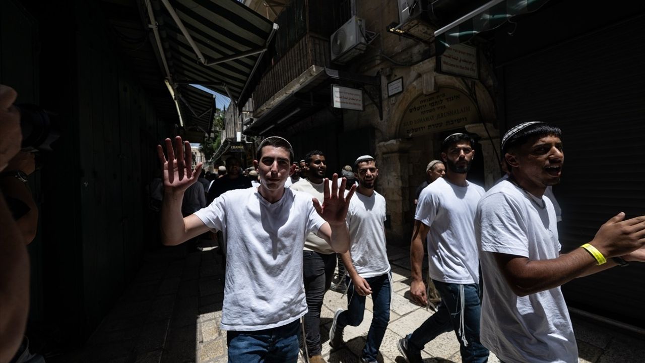 İsrail'de Aşırı Sağcıların Doğu Kudüs'teki Provokatif 'Bayrak Yürüyüşü' Başladı
