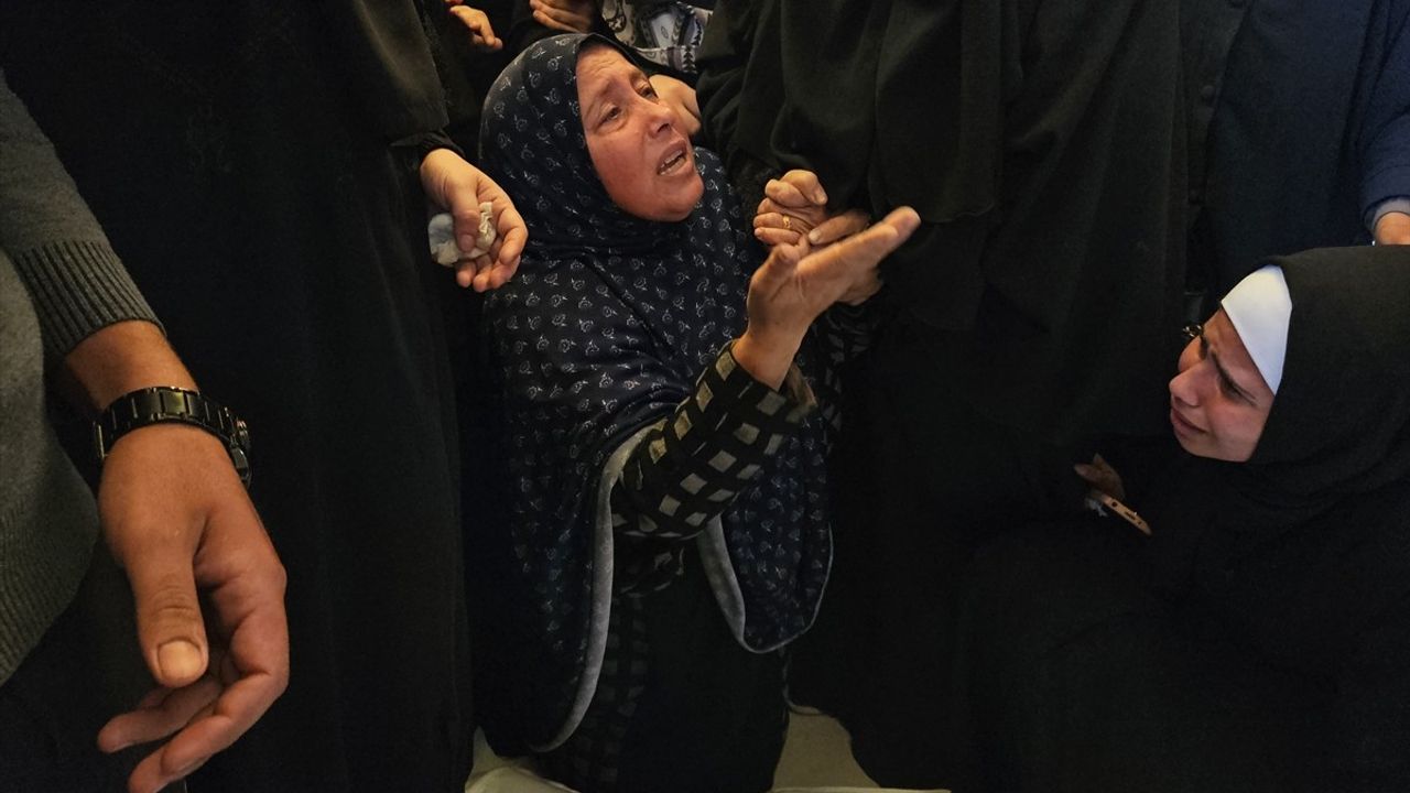 İsrail'in Gazze Saldırılarında 10 Kişi Hayatını Kaybetti