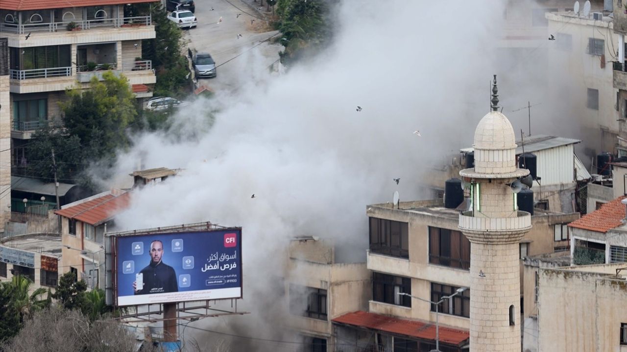 İsrail Ordusu, Batı Şeria'da İki Filistinli Evi Yıktı