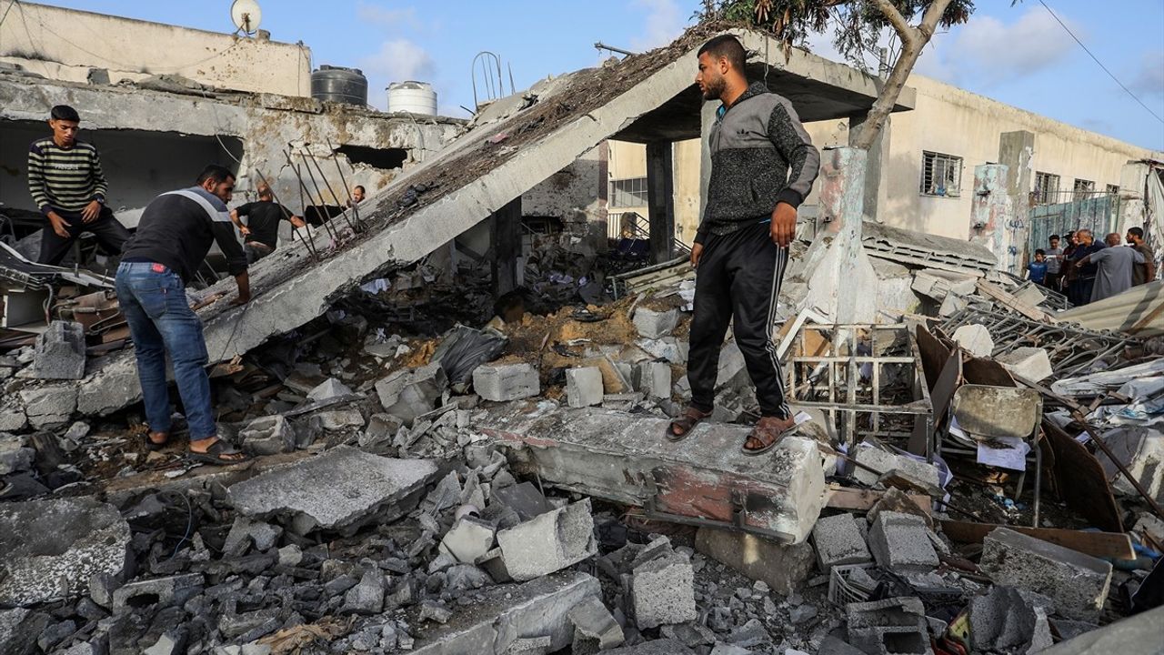 İsrail Ordusu, Gazze'deki Nasır Hastanesi'ni Hedef Aldı