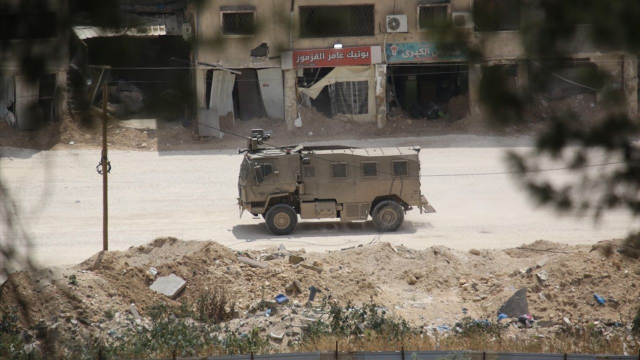 İsrail Ordusundan Batı Şeria'da Yıkım: Nur Şems Mülteci Kampı'ndaki Evler Hedef Alındı