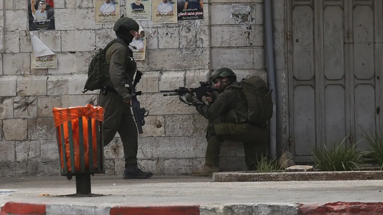 İsrail Ordusunun Nablus'ta Düzenlediği Baskında 4 Filistinli Yaralandı