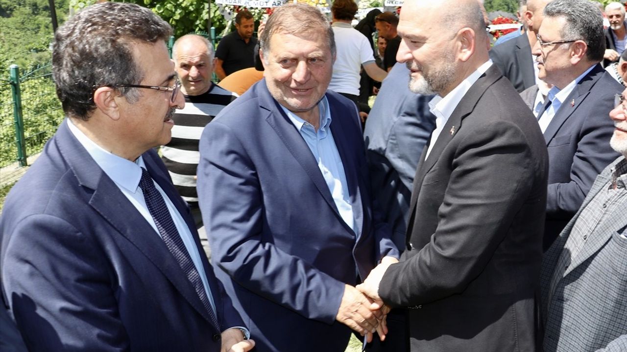 İstanbul Aydın Üniversitesi Rektörü Prof. Dr. İbrahim Hakkı Aydın'ın Annesi Son Yolculuğuna Uğurlandı