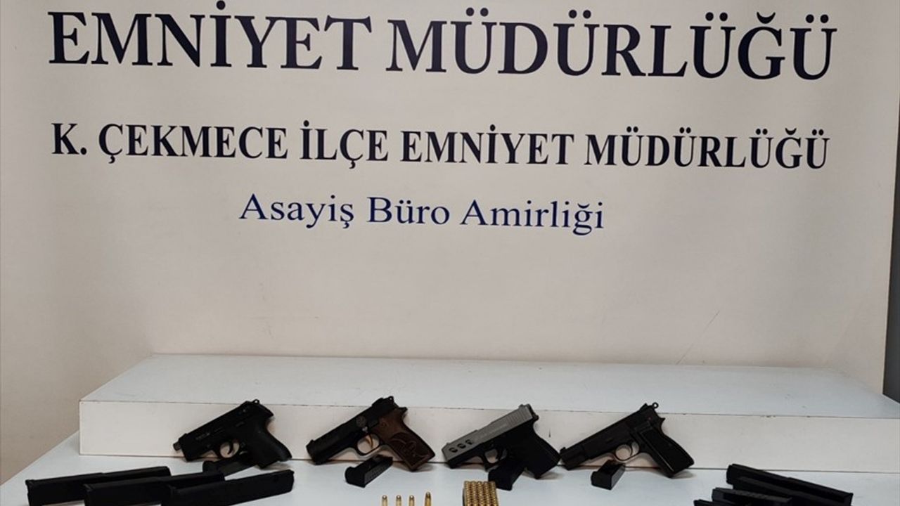 İstanbul'da 19 Ruhsatsız Tabanca Ele Geçirildi: Zanlı Tutuklandı