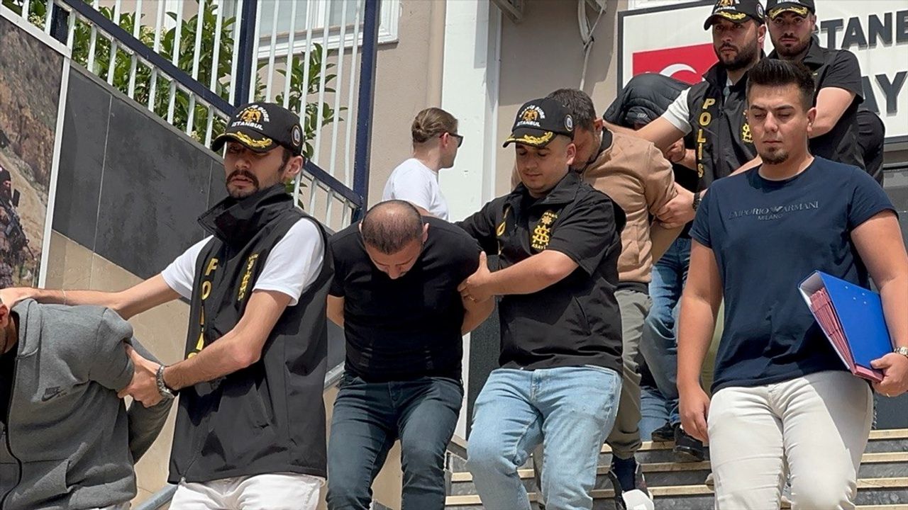 İstanbul'da Fuhuş Operasyonu: 10 Şüpheliden 8'i Tutuklandı, 4 Kadın Kurtarıldı