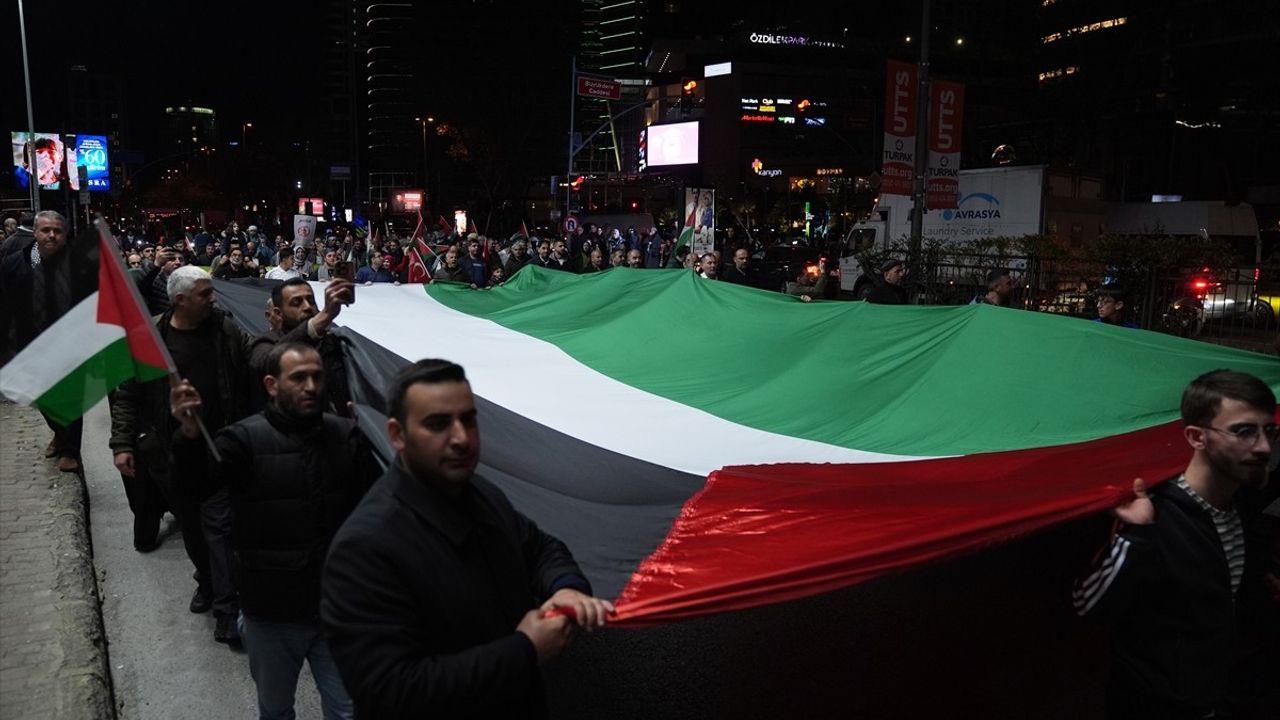 İstanbul'da Gazze'ye Destek Yürüyüşü Düzenlendi