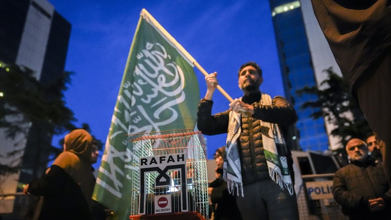 İstanbul'da Gazze'ye Yardım Gemisine Yapılan Saldırı Protesto Edildi