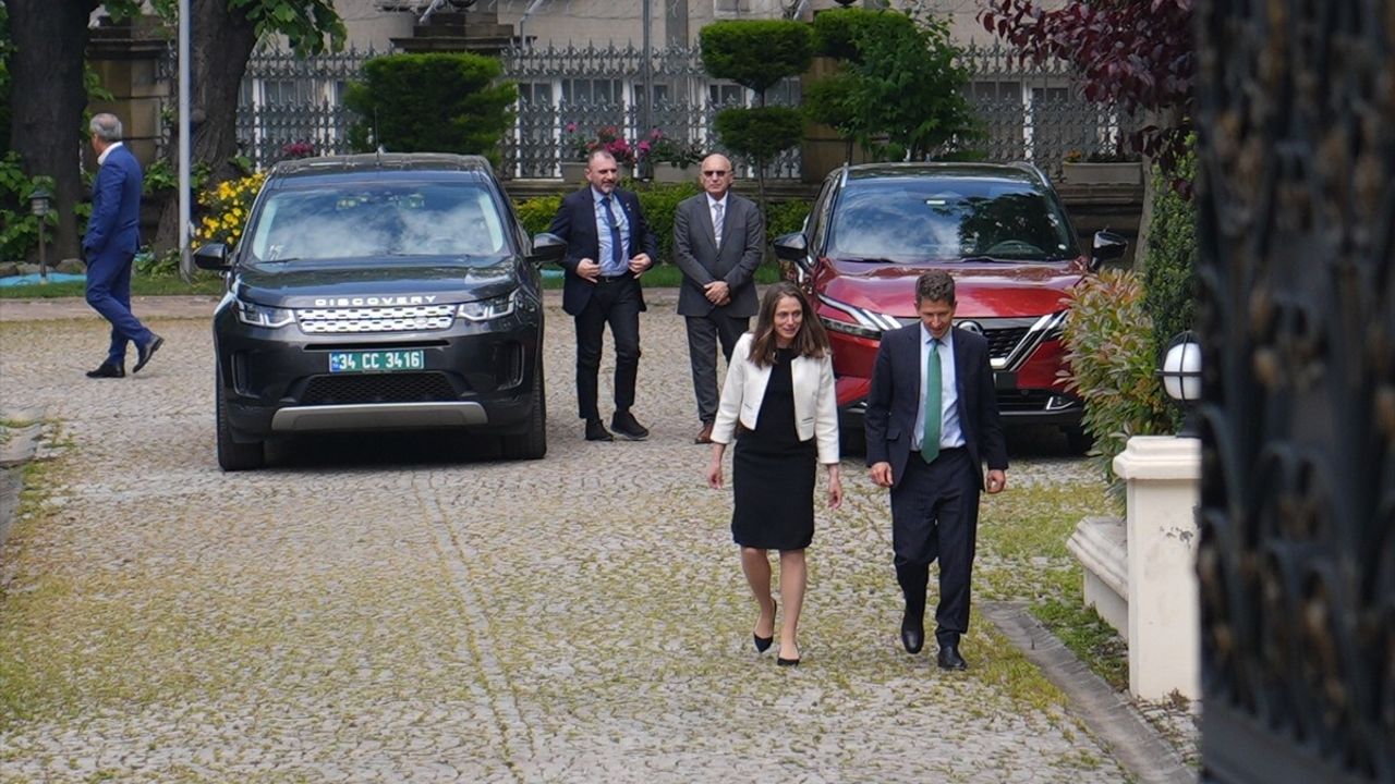 İstanbul'da İran-Avrupa Nükleer Görüşmeleri Tamamlandı