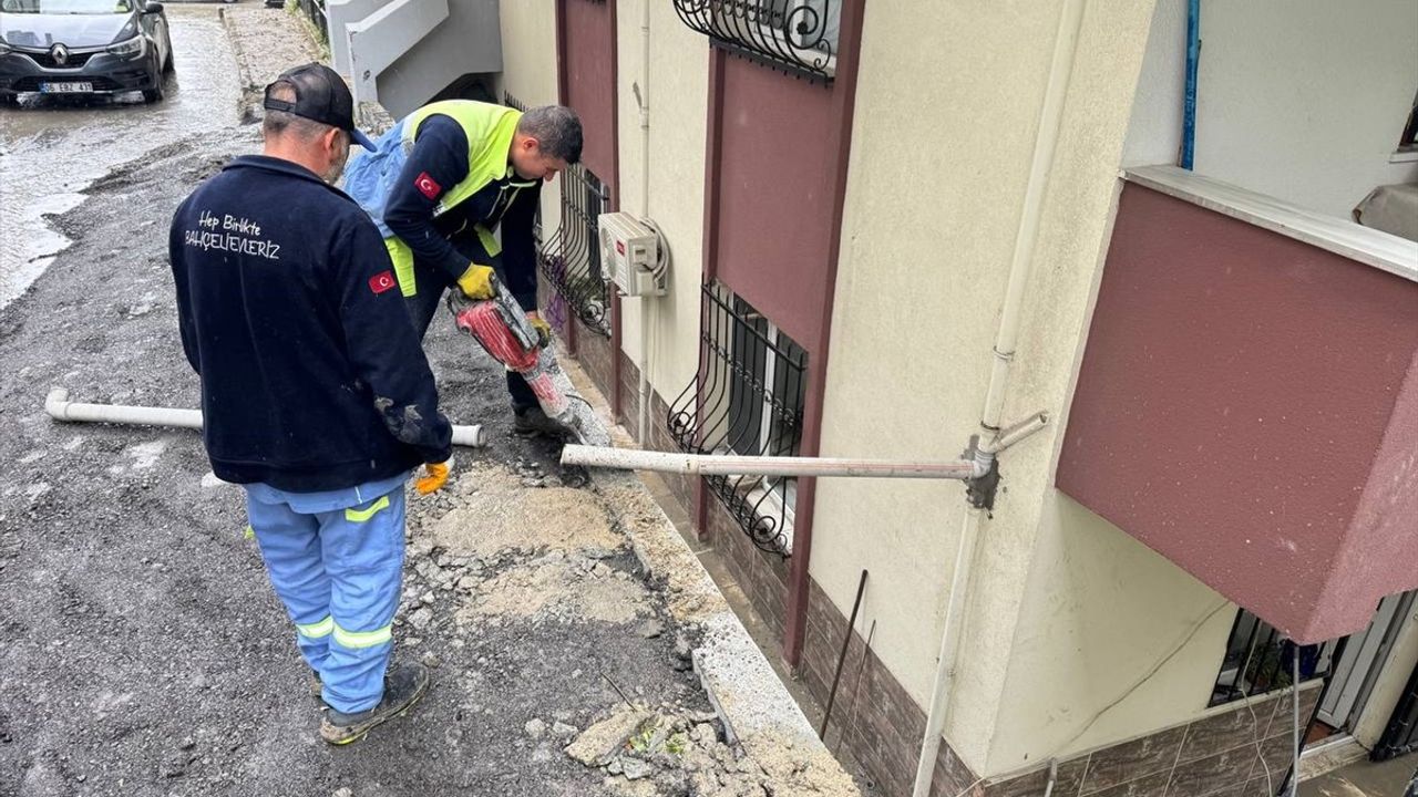 İstanbul'da Yağışlar Trafiği Etkiliyor