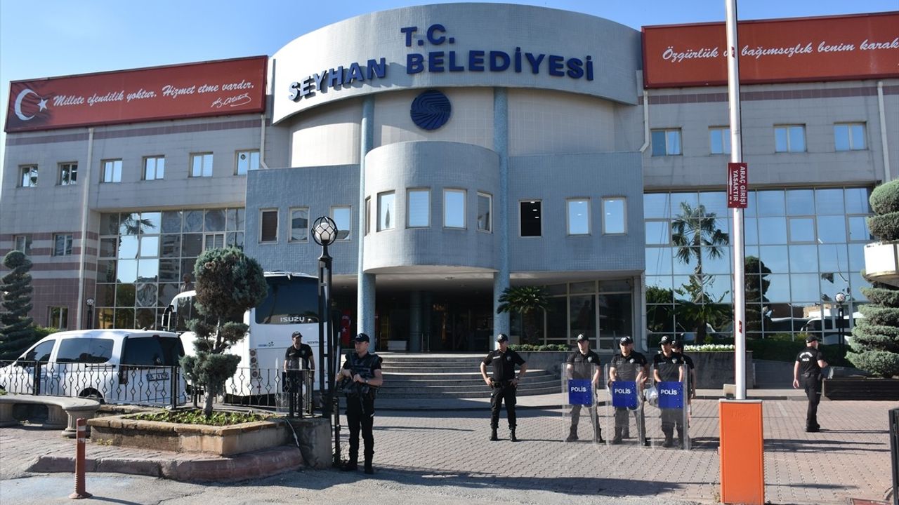 İstanbul'daki Yolsuzluk Soruşturmasında 30 Şüpheli Gözaltında