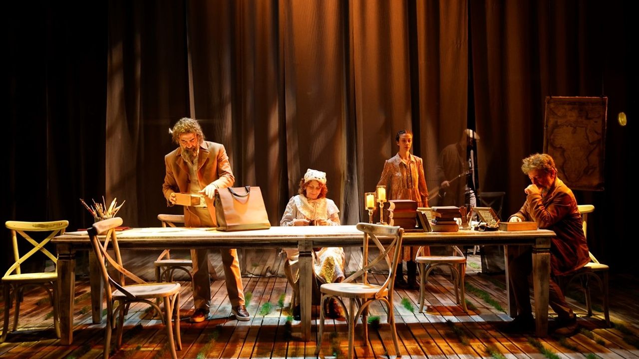 İstanbul Devlet Tiyatrosu'ndan 'Vanya Dayı' Yorumu: Yeni Oyun Seyirciyle Buluştu