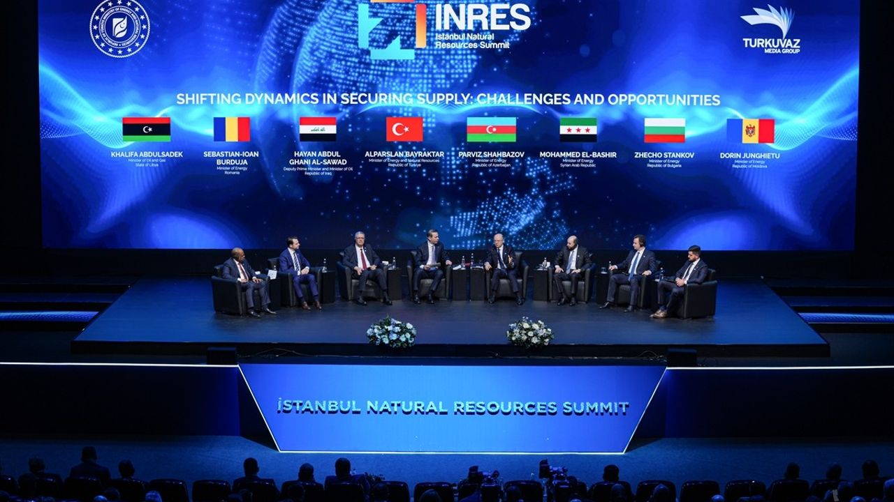 İstanbul Doğal Kaynaklar Zirvesi'nde Enerji Bakanları Tedarik Güvenliğini Görüştü