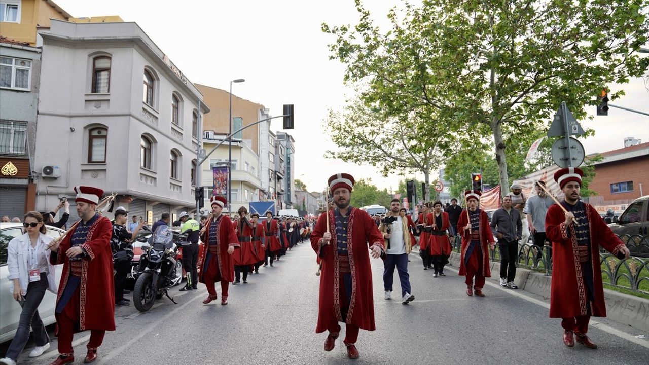 İstanbul'un Fethinin 572. Yıl Dönümünde Fatih'te Yürüyüş Düzenlendi