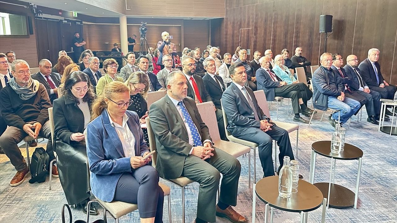 İsveç'te 'Daha Adil Bir Dünya Mümkün' Temalı Panel Düzenlendi