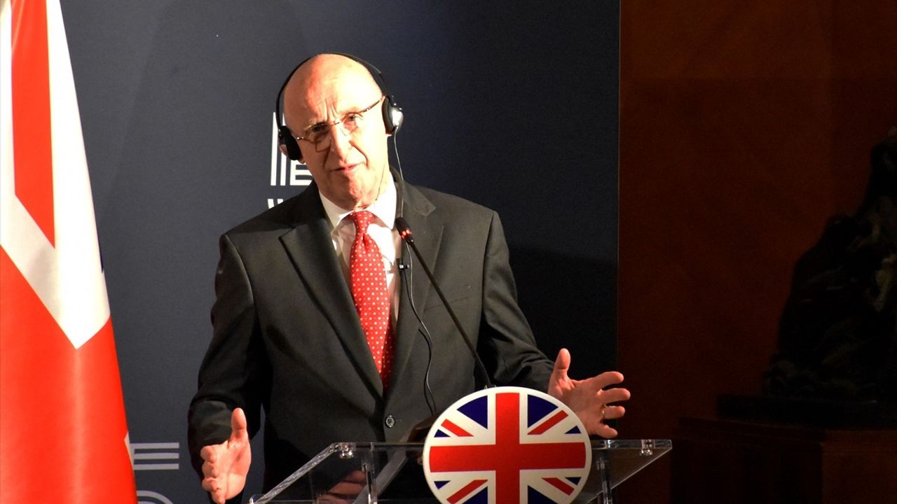 İtalya'da E5 Ülkeleri Savunma Bakanları Toplantısı Yapıldı