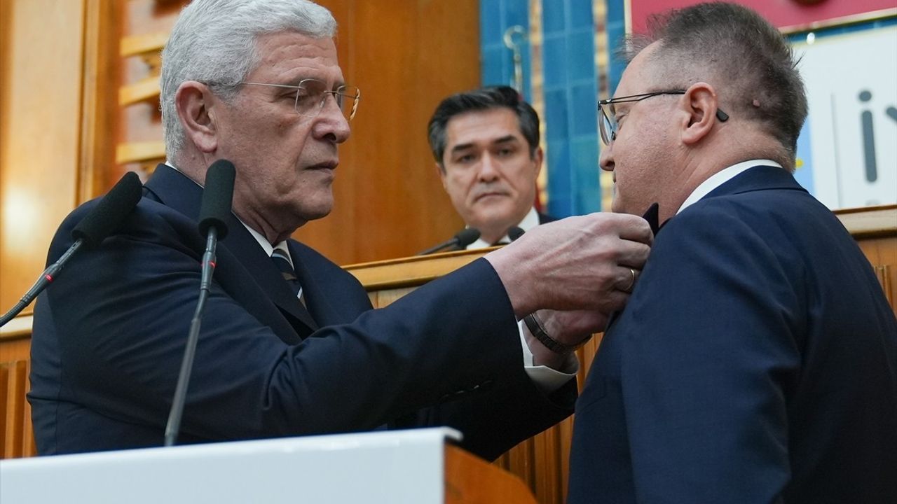 İYİ Parti Genel Başkanı Dervişoğlu'ndan Anayasa ve Ekonomi Üzerine Eleştiriler