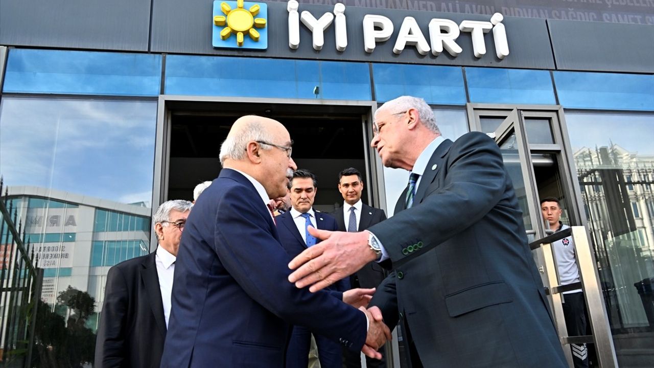 İYİ Parti Genel Başkanı Müsavat Dervişoğlu, Türk Ocakları Genel Başkanı Mehmet Öz'ü kabul etti