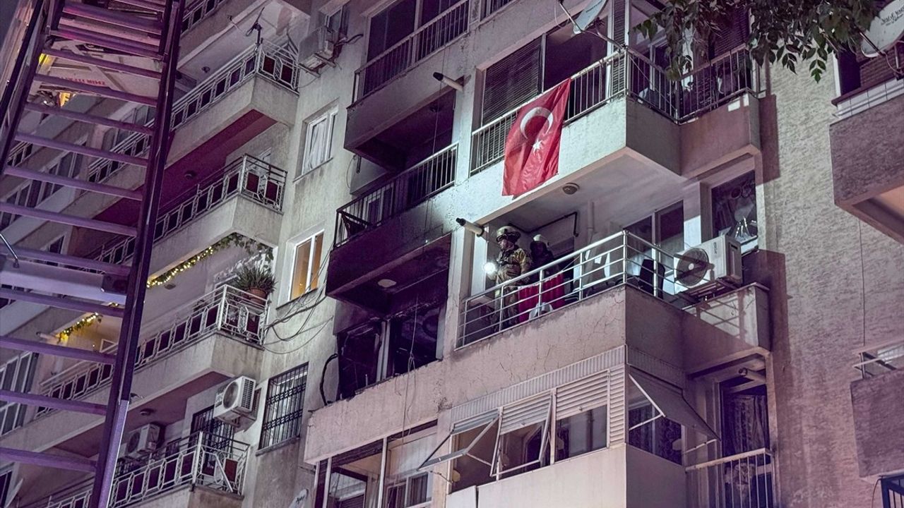 İzmir Bornova'da Apartman Dairesinde Patlama: 4 Yaralı