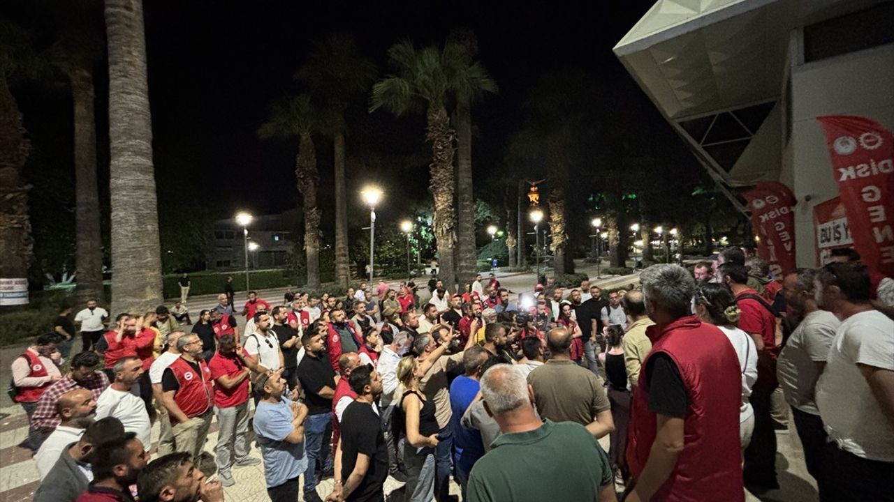 İzmir Büyükşehir Belediyesi İşçileri Grevde, Sendika Açıklamada Bulundu