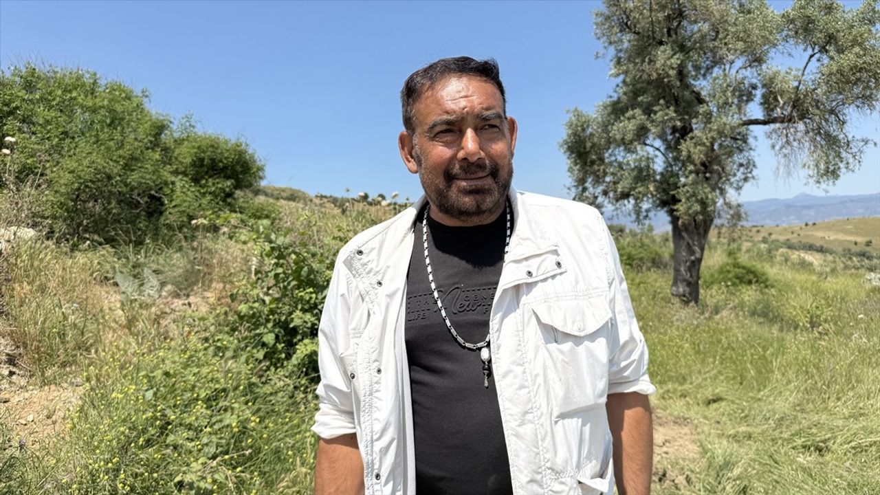 İzmir'de Arazi İhtilafı: Bir Kişi İzinsiz Geçirildiğini İddia Ettiği Yolu Trafiğe Kapattı