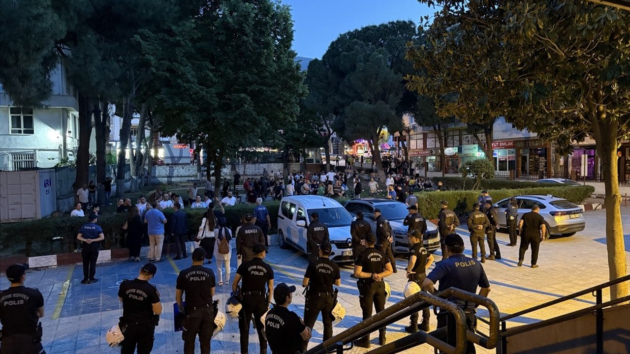 İzmir'de CHP Kemalpaşa Gençlik Kolları Başkanı ve 3 Kişi Tutuklandı