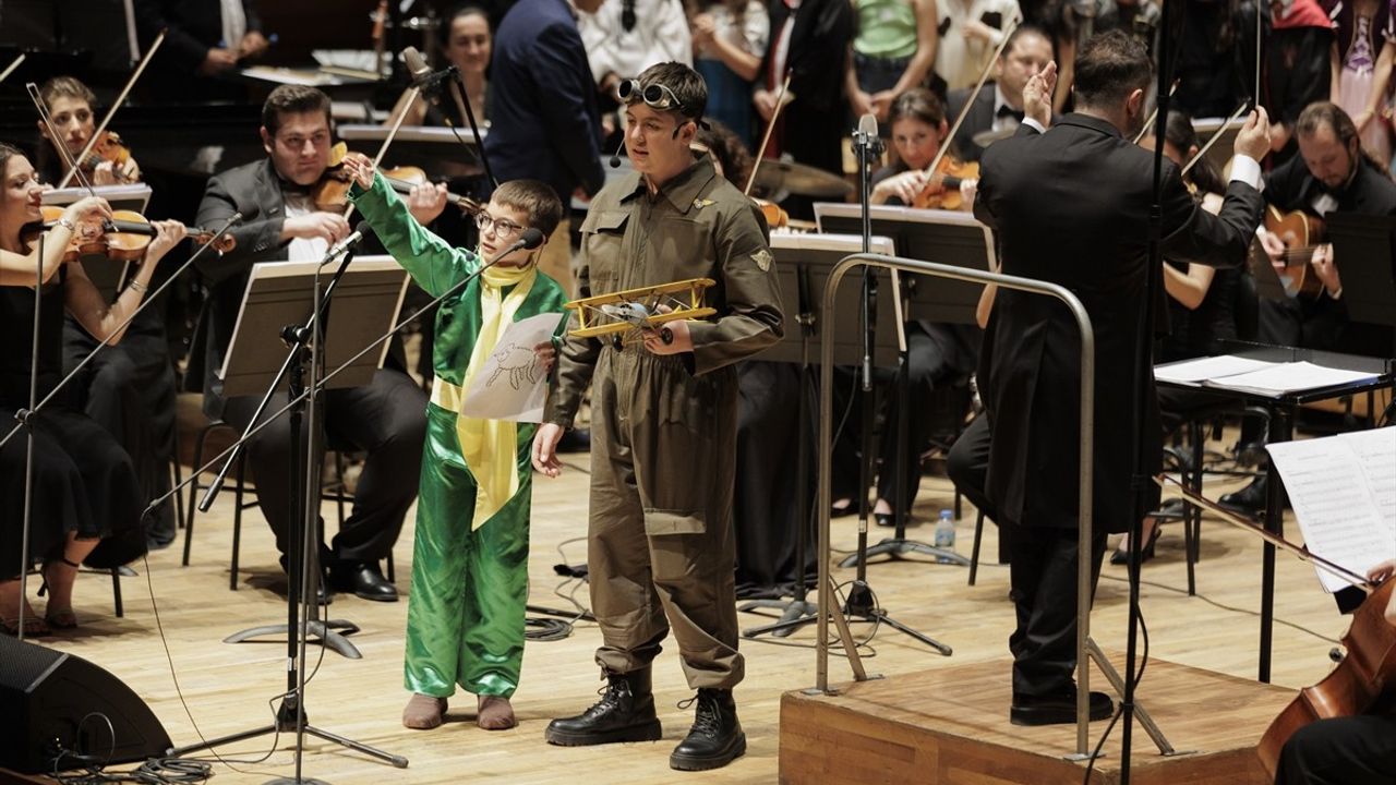 İzmir'de Çocuk Şarkıları Söz ve Beste Yarışması Final Konseri Düzenlendi