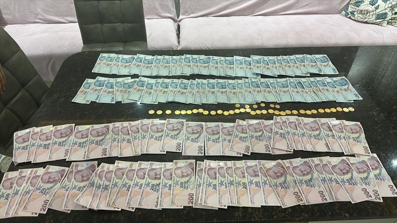 İzmir'de FETÖ Operasyonunda 13 Şüpheli Tutuklandı