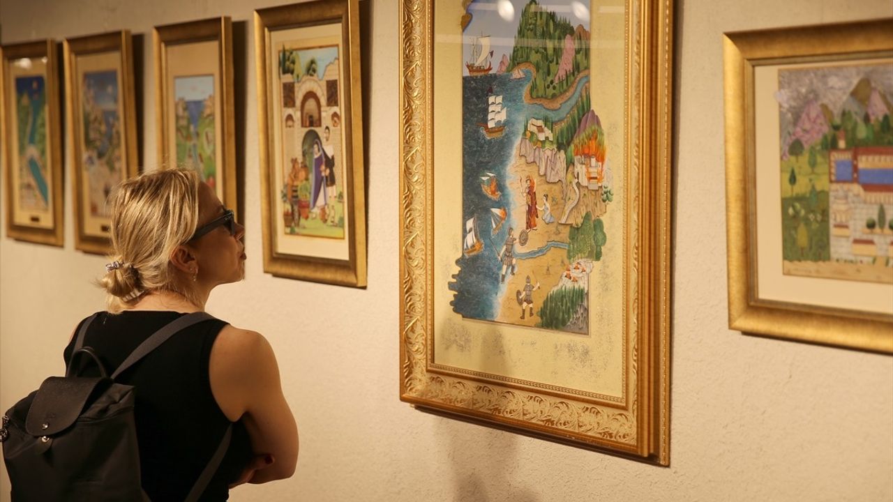 İzmir'de Geleneksel Türk Sanatları Sergisi Sanatseverlerle Buluştu