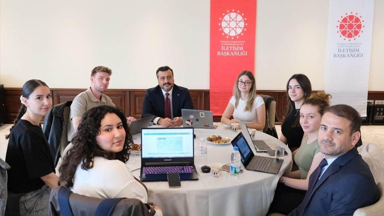 İzmir'de Genç İletişimciler İçin Dijitalleşme Çalıştayı Gerçekleştirildi