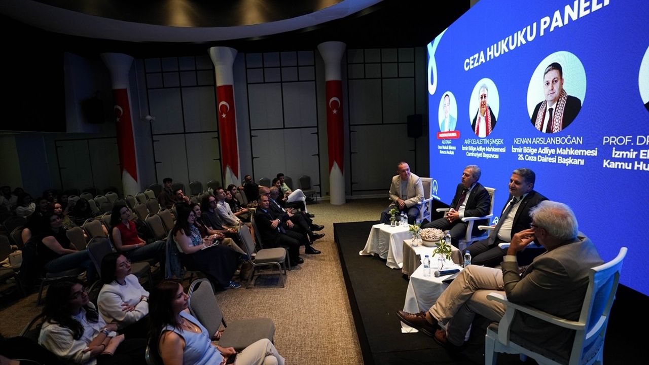 İzmir'de Hukuk Festivali Başladı