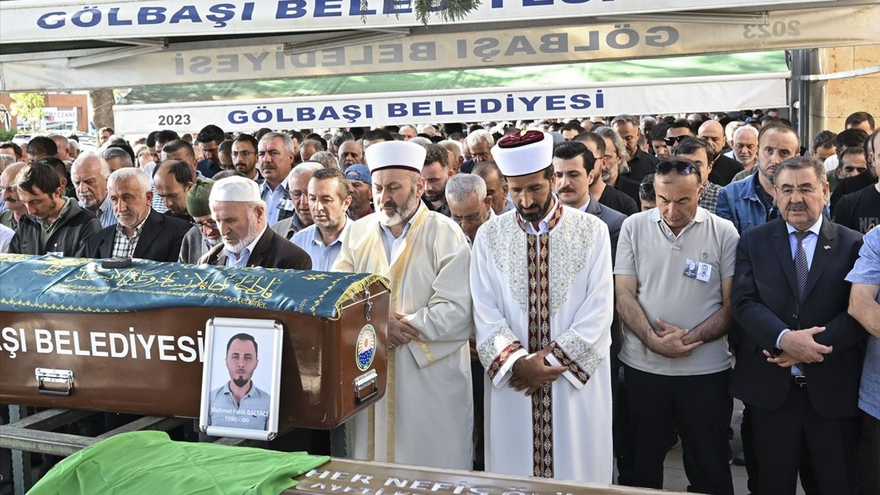 İzmir'de Hüzünlü Kayıp: Dr. Mehmet Fatih Baltacı ve Eşi Güler Baltacı Toprağa Verildi