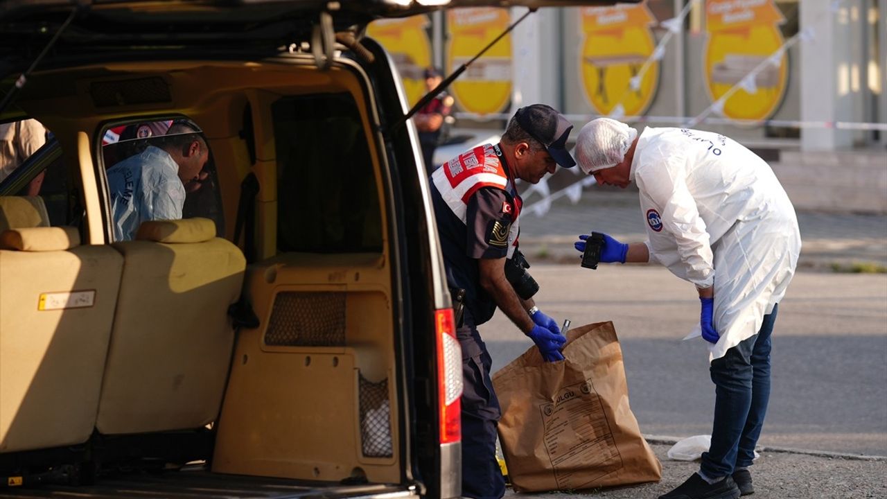 İzmir'de Silahlı Saldırı: Üç Şüpheli Tutuklandı