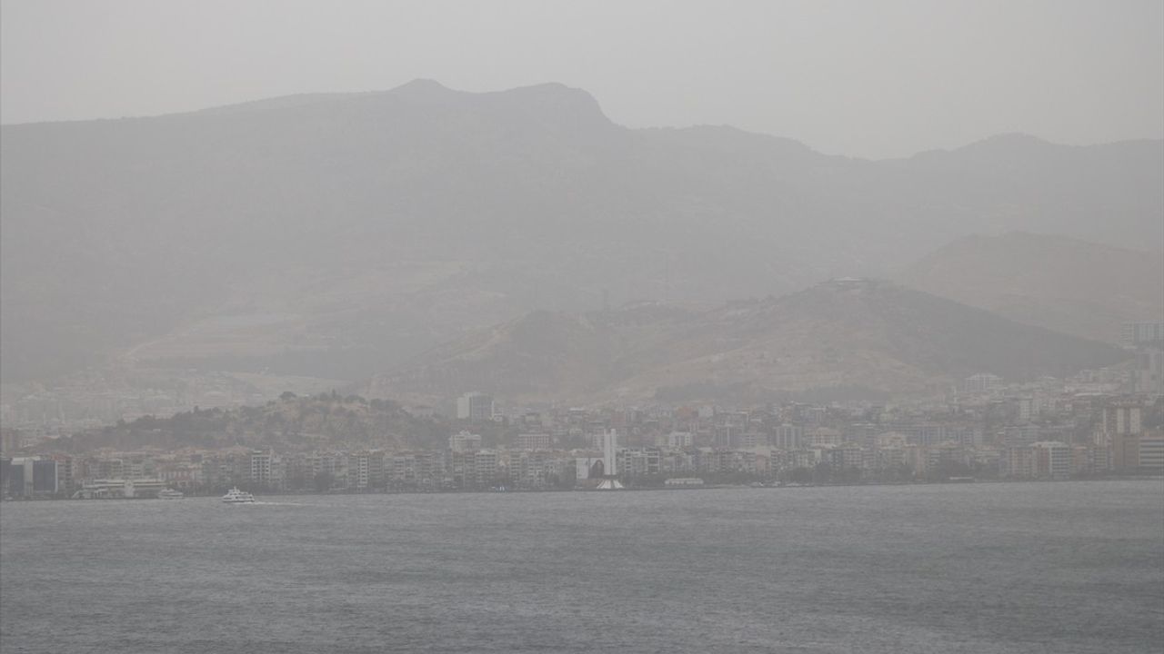İzmir'de Toz Taşınımı Hava Kalitesini Düşürüyor