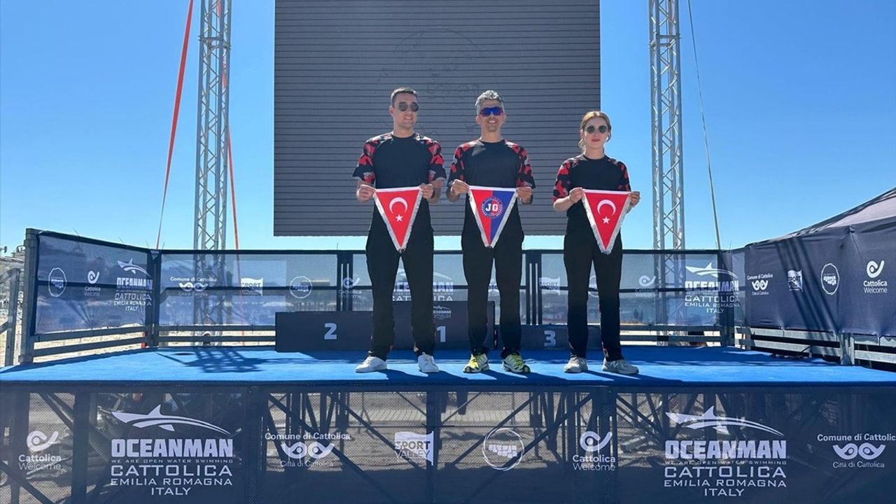 Jandarma Yüzme Takımı, İtalya'da İki Gümüş Madalya Kazandı
