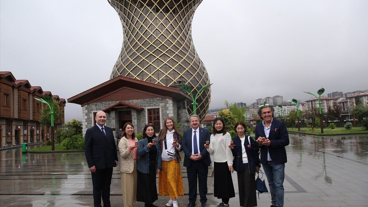 Japonya'nın İlk Türk Çayı Demleme Ustası Yumika Arita, Rize'de Çay Demledi