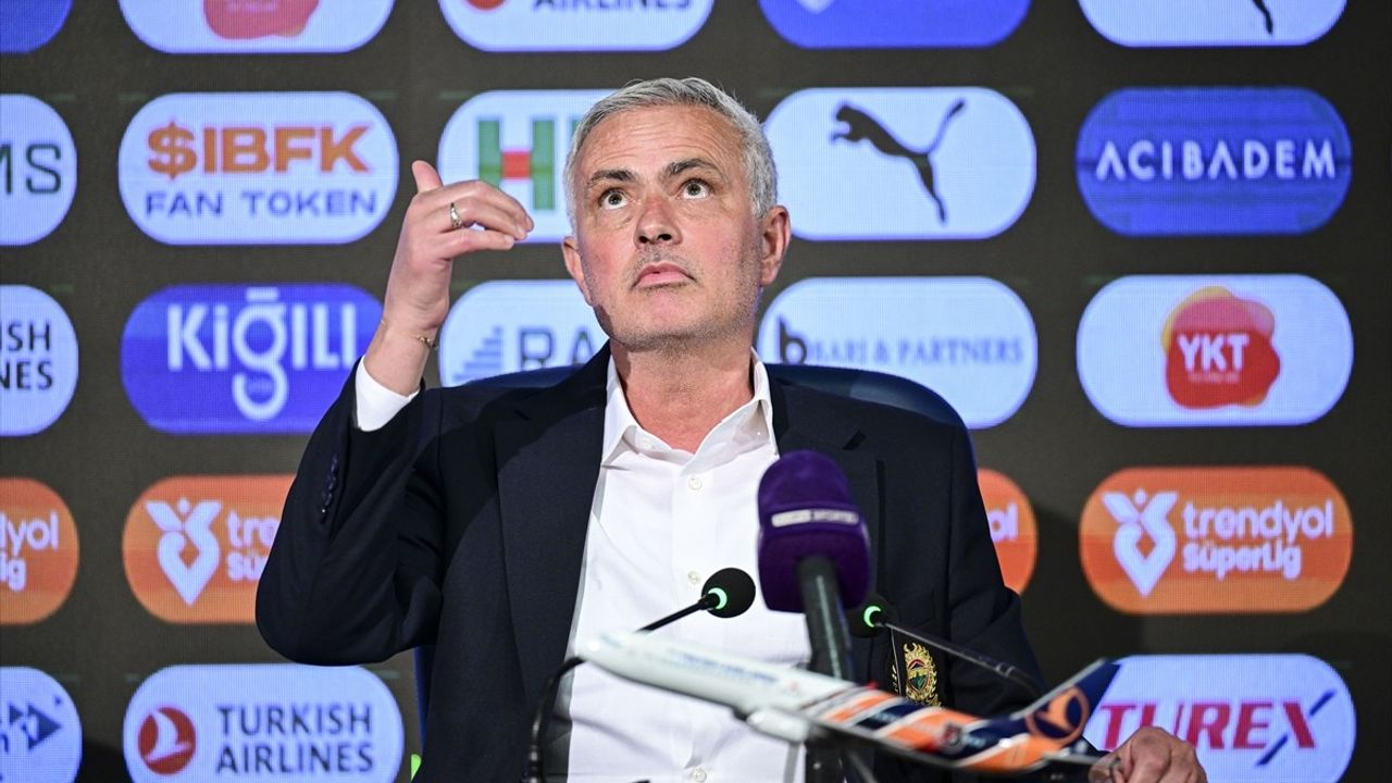 Jose Mourinho, Başakşehir Maçında Hakem Yönetimini Eleştirdi