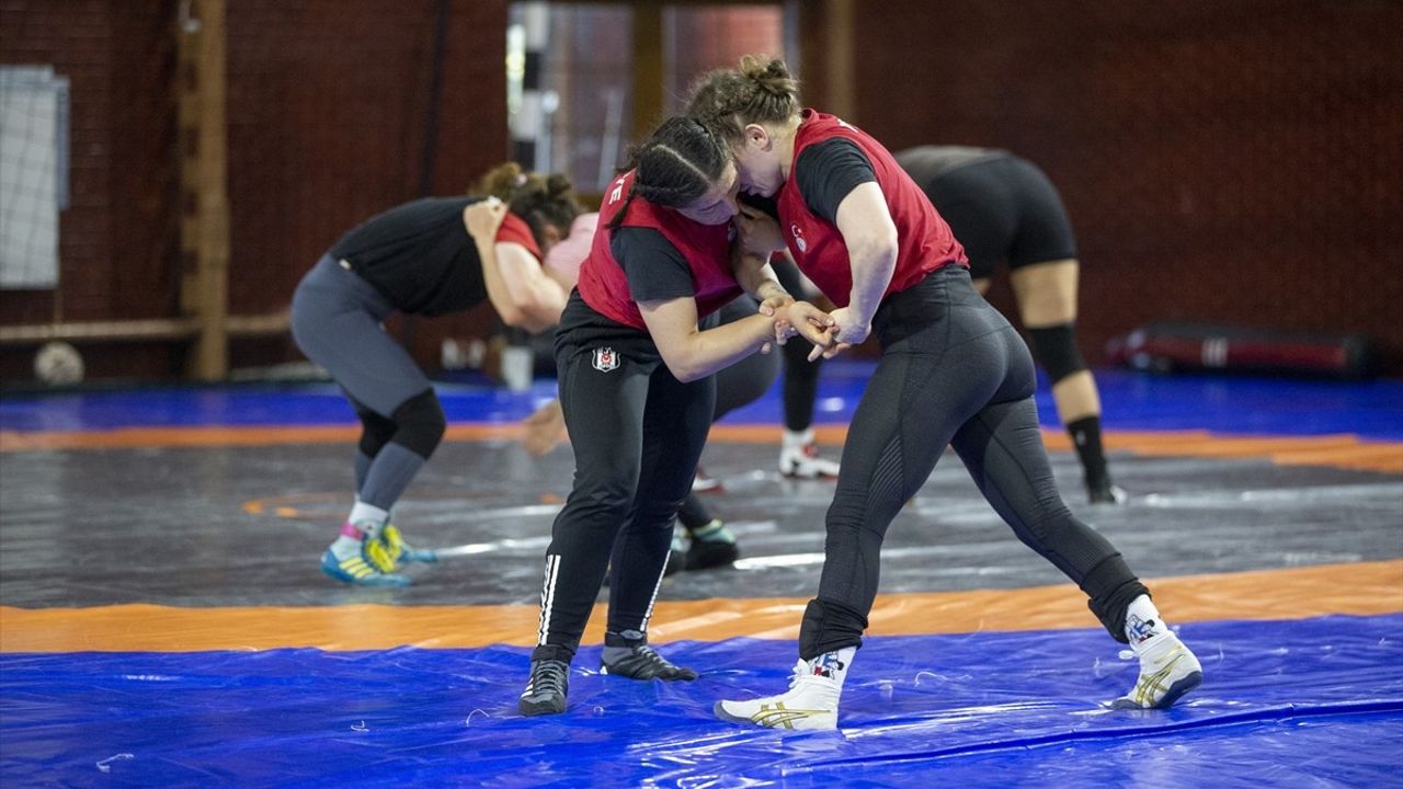 Kadın Güreş Milli Takımı, Moğolistan'daki Şampiyonaya Bolu'da Hazırlanıyor
