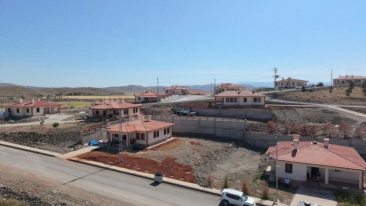 Kahramanmaraş’ta 3 Binden Fazla Köy Tipi Afet Evlerinin Anahtarları AFAD’a Teslim Edildi