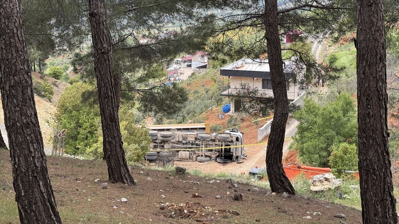 Kahramanmaraş'ta Hafriyat Kamyonu Devrildi: Sürücü Hayatını Kaybetti