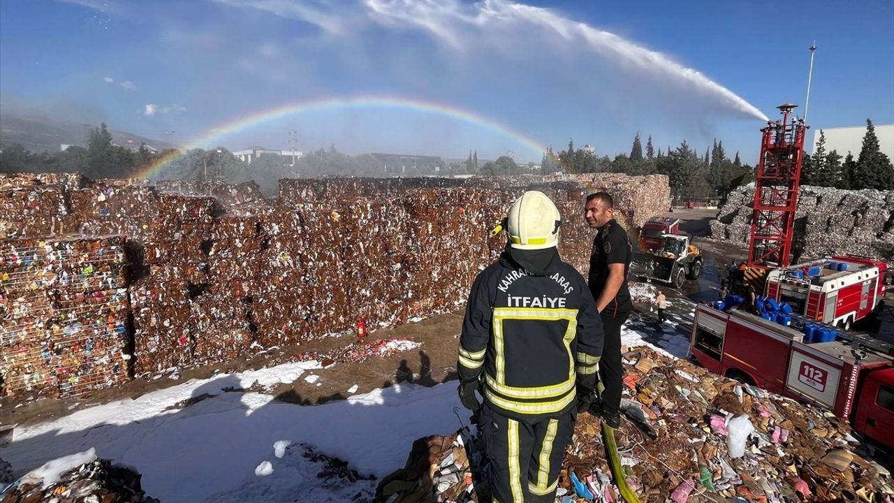 Kahramanmaraş'taki Kağıt Fabrikası Yangını Kontrol Altına Alındı