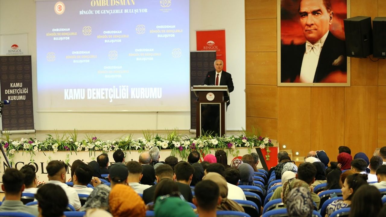 Kamu Başdenetçisi Akarca, Bingöl'de Gençlerle Buluştu