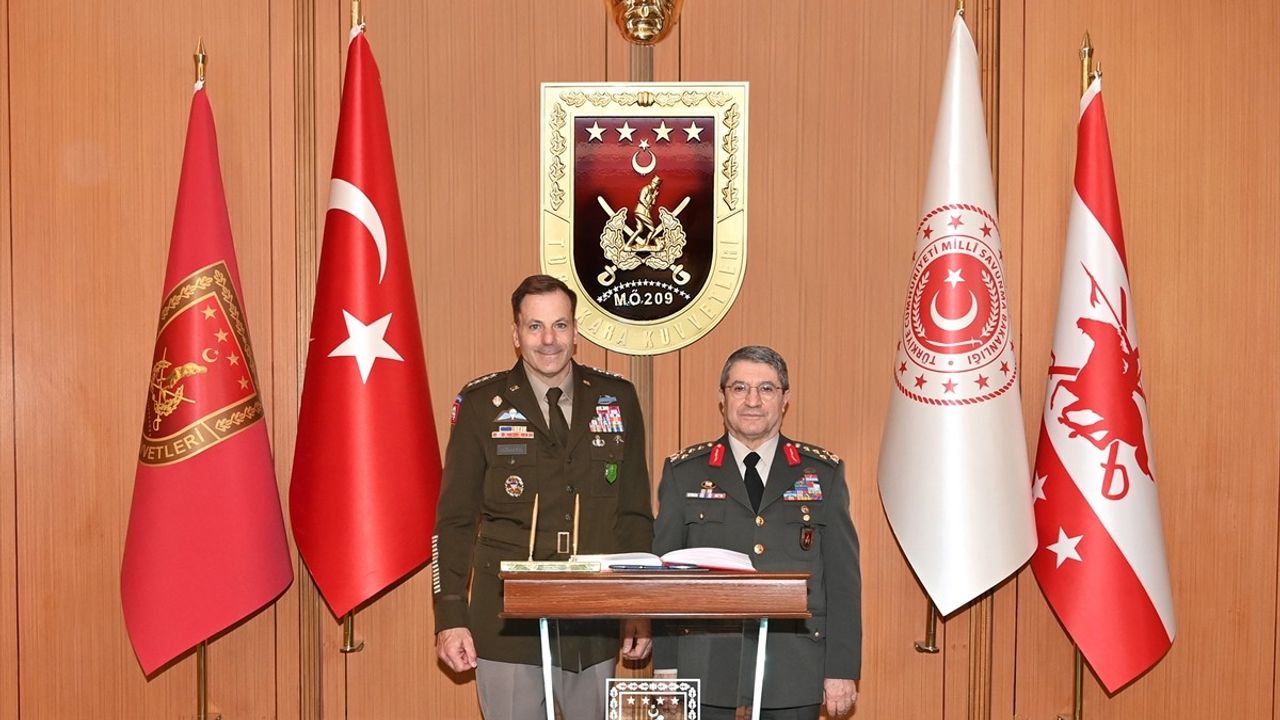 Kara Kuvvetleri Komutanı Bayraktaroğlu, NATO Müttefik Kara Komutanı Donahue ile Görüştü