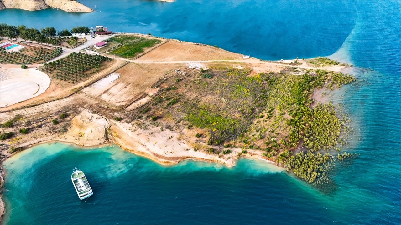 Karaman'ın Ermenek Baraj Gölü'nde Doğa Harikaları