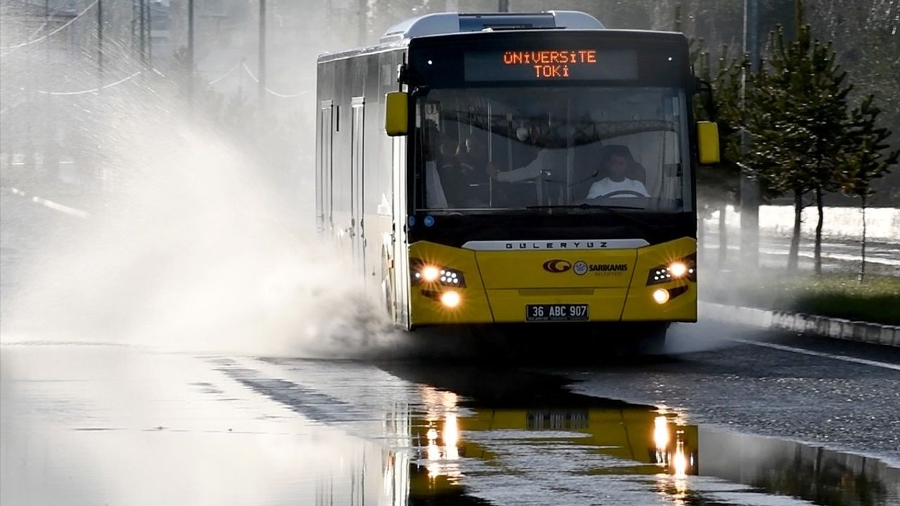 Kars Sarıkamış'ta Dolu ve Sağanak Yağış Etkili Oldu