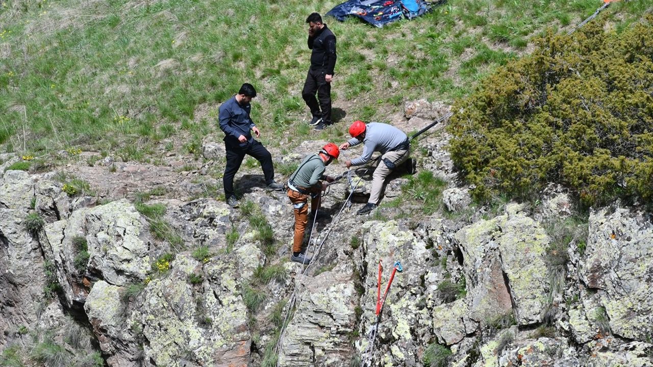 Kars'ta 19 Mayıs Etkinlikleri: Doğa Yürüyüşü ve Kaya Tırmanışı