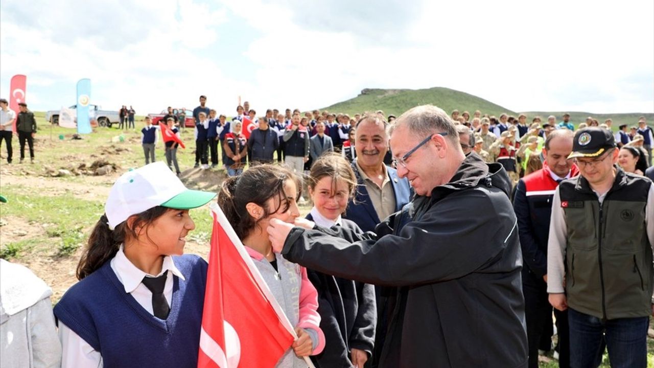 Kars'ta Her İlçeye Örnek Meyve Bahçesi Projesi İle Sağlıklı Geleceğe Adım Atılıyor