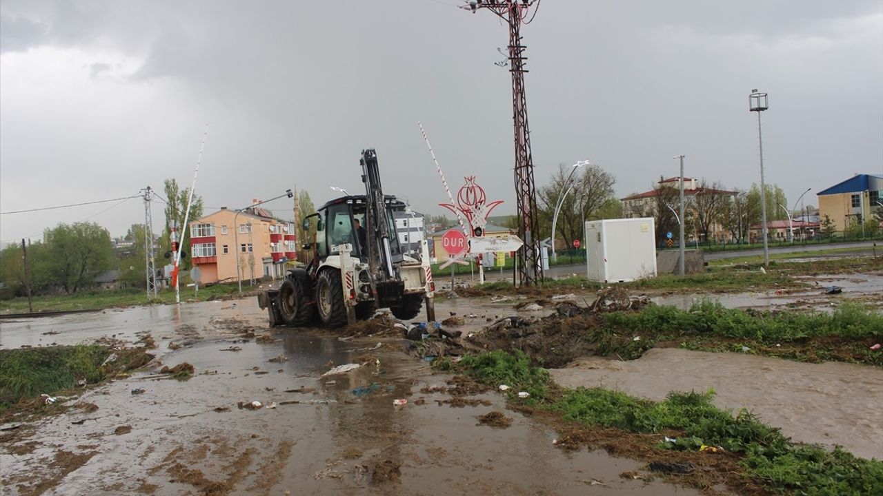 Kars'ta Sağanak ve Dolu nedeniyle Taşkın: Akyaka'da Zarar Gördü