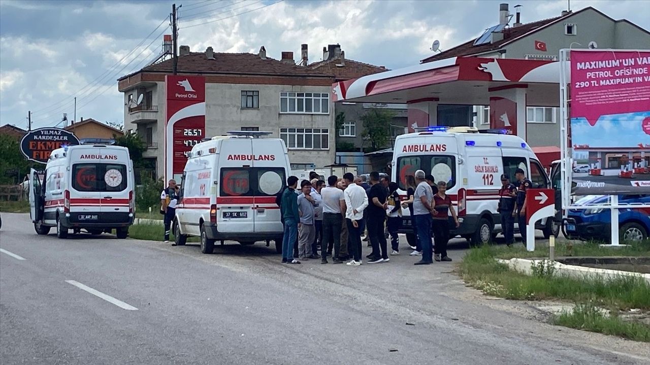 Kastamonu'da Ambulans ile Cipin Çarpıştığı Kazada 4 Yaralı